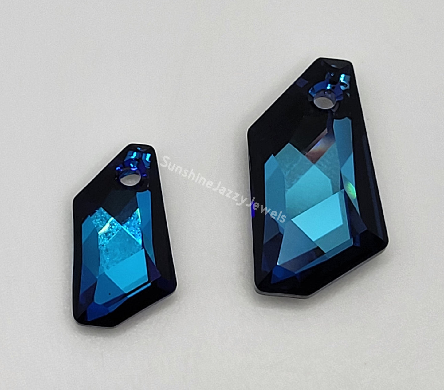 #6670 - Swarovski Crystal De Art Pendant; 18mm or 24mm